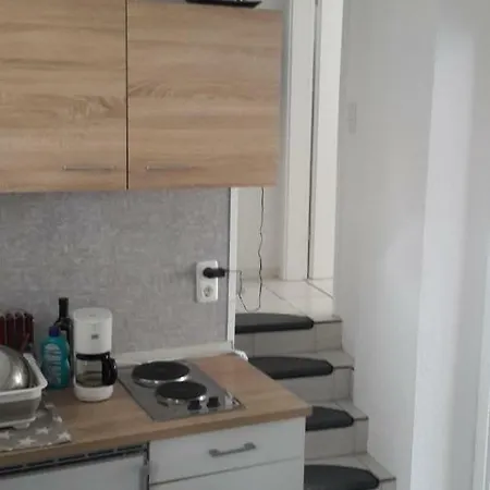 1 Apartment *